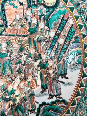 A massive Chinese famille verte dish with narrative design, 19th C. — foto 5