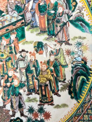 A massive Chinese famille verte dish with narrative design, 19th C. — photo 5