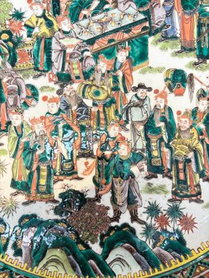 A massive Chinese famille verte dish with narrative design, 19th C. — photo 6
