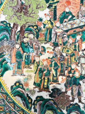 A massive Chinese famille verte dish with narrative design, 19th C. — photo 7