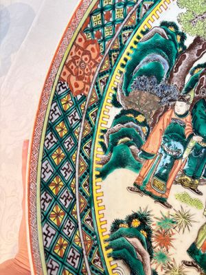 A massive Chinese famille verte dish with narrative design, 19th C. — photo 8