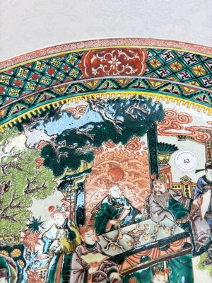 A massive Chinese famille verte dish with narrative design, 19th C. — photo 9