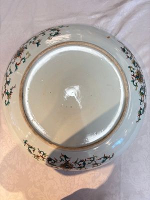 A massive Chinese famille verte dish with narrative design, 19th C. — photo 10