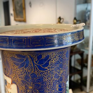 A massive Chinese famille verte on powder blue-ground rouleau vase, Kangxi — photo 34