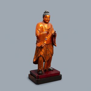 A massive Chinese gilded wooden figure of a standing male, 18/19th C. — 照片 1
