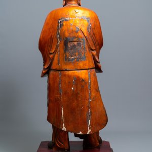 A massive Chinese gilded wooden figure of a standing male, 18/19th C. — 照片 4