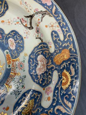 A massive Chinese Imari-rose dish with floral design, Yongzheng — photo 3