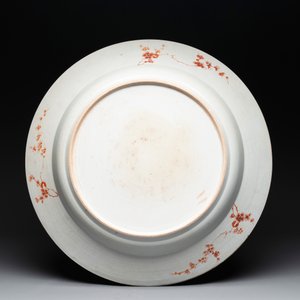 A massive Chinese Imari-rose dish with floral design, Yongzheng — photo 2
