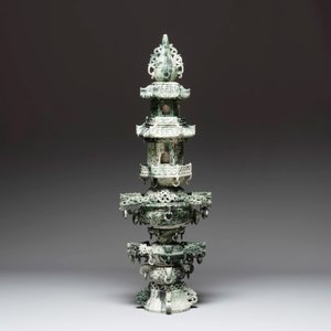 A massive Chinese jade pagoda on wooden stand, 20th C. — 照片 5