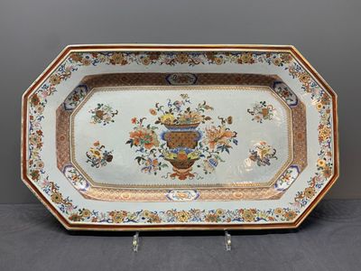 A massive Chinese octagonal famille rose 'flower basket' dish, Qianlong — photo 1