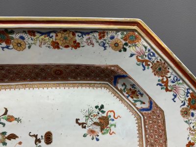 A massive Chinese octagonal famille rose 'flower basket' dish, Qianlong — photo 3