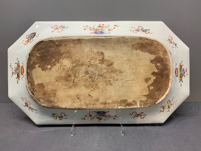 A massive Chinese octagonal famille rose 'flower basket' dish, Qianlong — photo 4