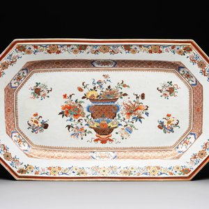 A massive Chinese octagonal famille rose 'flower basket' dish, Qianlong — photo 1