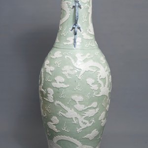 A massive Chinese relief-decorated celadon 'dragon' vase, 19th C. — photo 2