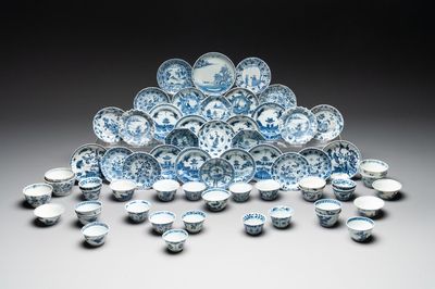 A massive collection of 32 Chinese blue and white cups and 30 saucers, Kangxi/Qianlong