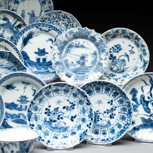 A massive collection of 32 Chinese blue and white cups and 30 saucers, Kangxi/Qianlong — photo 6