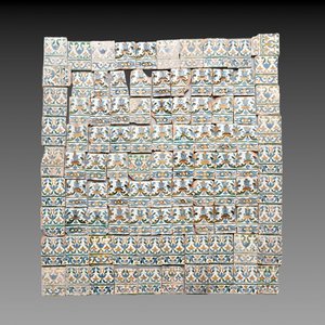 A massive collection of 96 Spanish arista pottery tiles, Toledo, 16th C — 照片 1