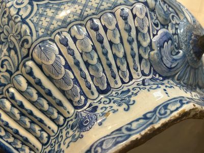 A massive Dutch Delft blue and white cistern and cover, 1st half 18th C. — photo 17