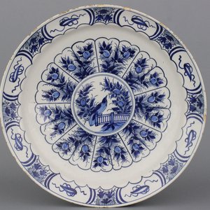 A massive Dutch Delft blue and white dish, 18th C. — photo 1