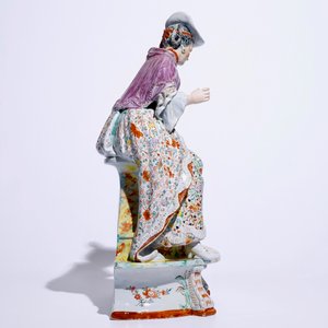 A massive Dutch Delft polychrome petit feu fountain in the shape of a lady, 18th C. — photo 4