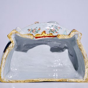A massive Dutch Delft polychrome petit feu fountain in the shape of a lady, 18th C. — photo 6