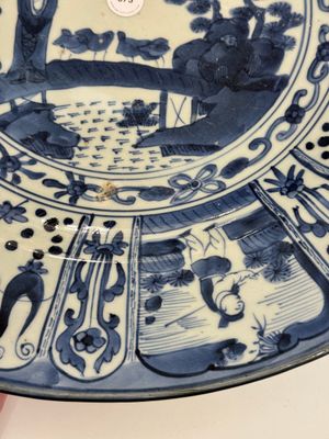 A massive Japanese Arita blue and white 'fisherman' dish, Edo, 17th C. — 照片 6