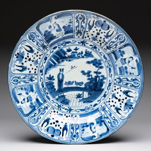 A massive Japanese Arita blue and white 'fisherman' dish, Edo, 17th C. — 照片 1