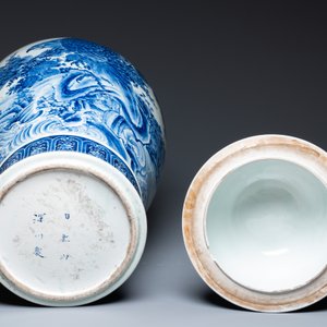 A massive Japanese blue and white Arita vase and cover with an eagle, a shishi and cub, 19th C. — photo 6