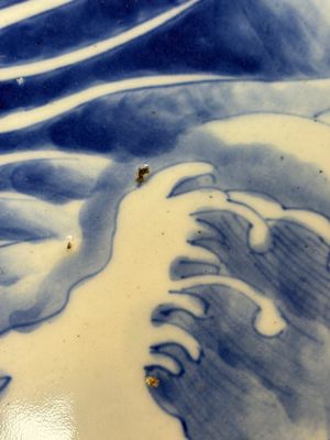 A massive Japanese blue and white 'Dragon among Sea Waves' dish, probably Arita, Meiji, 19th C. — photo 11