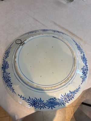 A massive Japanese blue and white 'Dragon among Sea Waves' dish, probably Arita, Meiji, 19th C. — photo 13