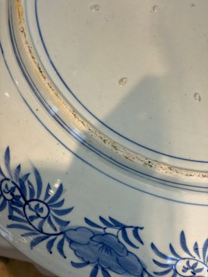 A massive Japanese blue and white 'Dragon among Sea Waves' dish, probably Arita, Meiji, 19th C. — photo 17