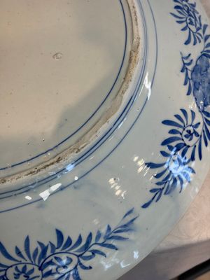 A massive Japanese blue and white 'Dragon among Sea Waves' dish, probably Arita, Meiji, 19th C. — photo 19