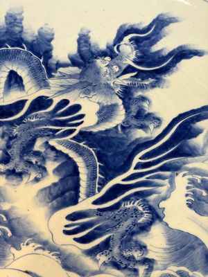 A massive Japanese blue and white 'Dragon among Sea Waves' dish, probably Arita, Meiji, 19th C. — photo 10