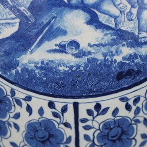 A massive pair of Brussels faience vases, dated 1861 and signed — 照片 9