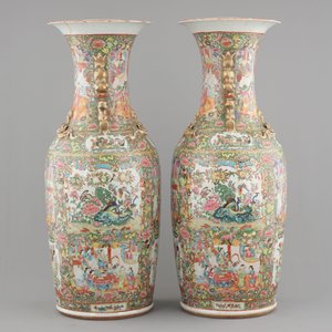 A massive pair of Chinese Canton famille rose floor vases, 19th C. — foto 2