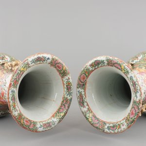 A massive pair of Chinese Canton famille rose floor vases, 19th C. — foto 5