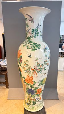A massive pair of Chinese famille verte 'Phoenixes and Birds' vases — photo 8