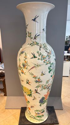 A massive pair of Chinese famille verte 'Phoenixes and Birds' vases — photo 12