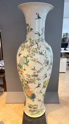 A massive pair of Chinese famille verte 'Phoenixes and Birds' vases — photo 26