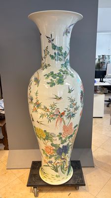 A massive pair of Chinese famille verte 'Phoenixes and Birds' vases — photo 27