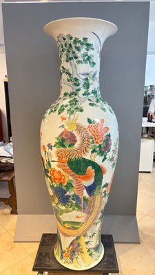 A massive pair of Chinese famille verte 'Phoenixes and Birds' vases — photo 1