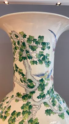 A massive pair of Chinese famille verte 'Phoenixes and Birds' vases — photo 2