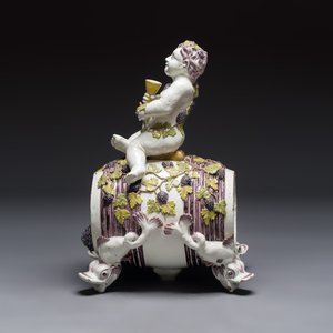 A massive polychrome Brussels faience 'Bacchus on a Barrel' fountain, 18th C. — photo 3