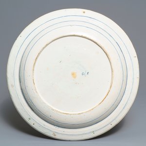 A massive polychrome Dutch Delft armorial dish, 18th C. — photo 2