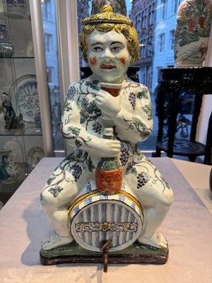 A massive polychrome French faience 'Bacchus' table fountain, Rouen, 18th C. — photo 1