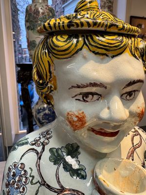 A massive polychrome French faience 'Bacchus' table fountain, Rouen, 18th C. — photo 2