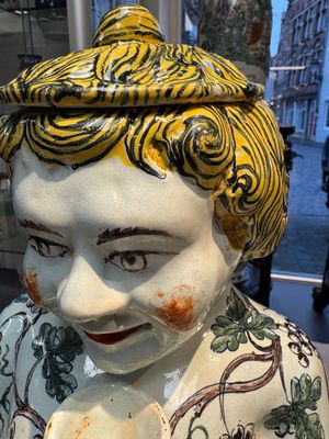 A massive polychrome French faience 'Bacchus' table fountain, Rouen, 18th C. — photo 3