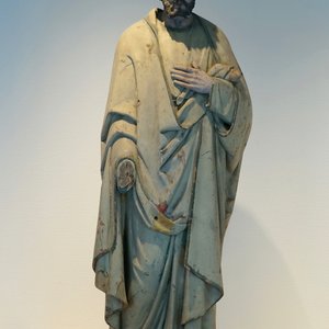 A massive sculpted wood polychrome figure of a saint, 19/20th C., Bruges — photo 1