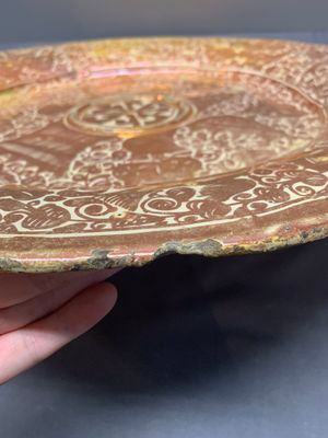 A massive Spanish Hispano-Moresque lustreware 'double eagle' dish, Manises, early 17th C. — photo 3