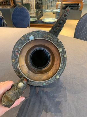 A massive Tibetan stone-inlaid copper filigree ewer and cover, 19/20th C. — photo 11